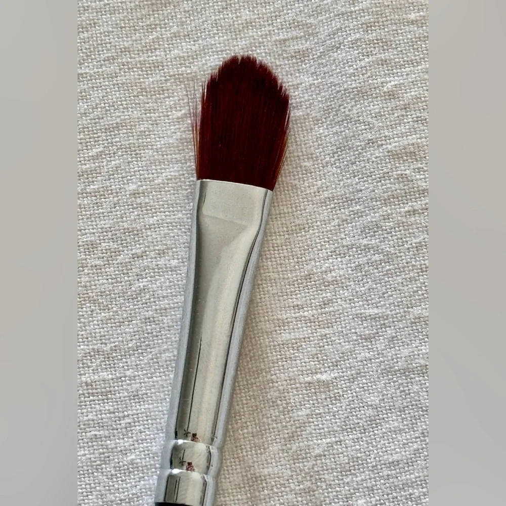 YOUNIQUE Precision Makeup Brush Concealer Brush